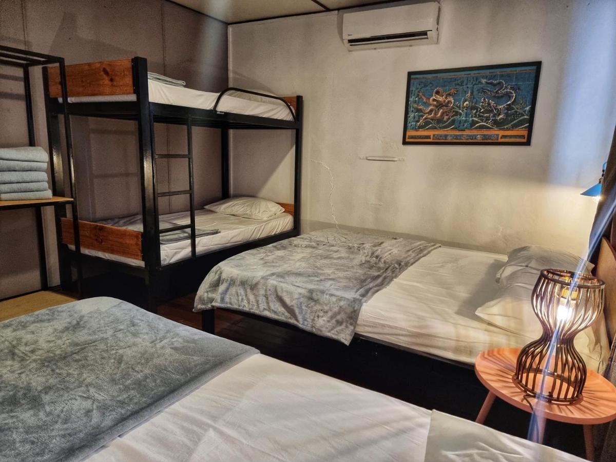 Treehouse Hostel كوشنج المظهر الخارجي الصورة